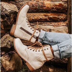 Freebird 7 snakeskin White Manchester Lace Up Boots